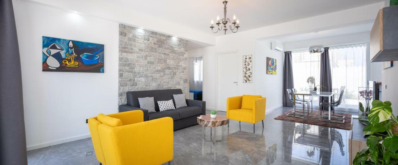 Arricampati Apartments Villa & Bringo Car Rental 카리니 외부 사진